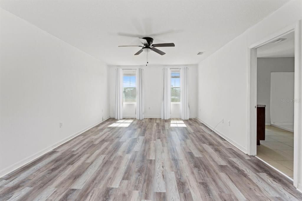 For Sale: $338,500 (5 beds, 3 baths, 2674 Square Feet)