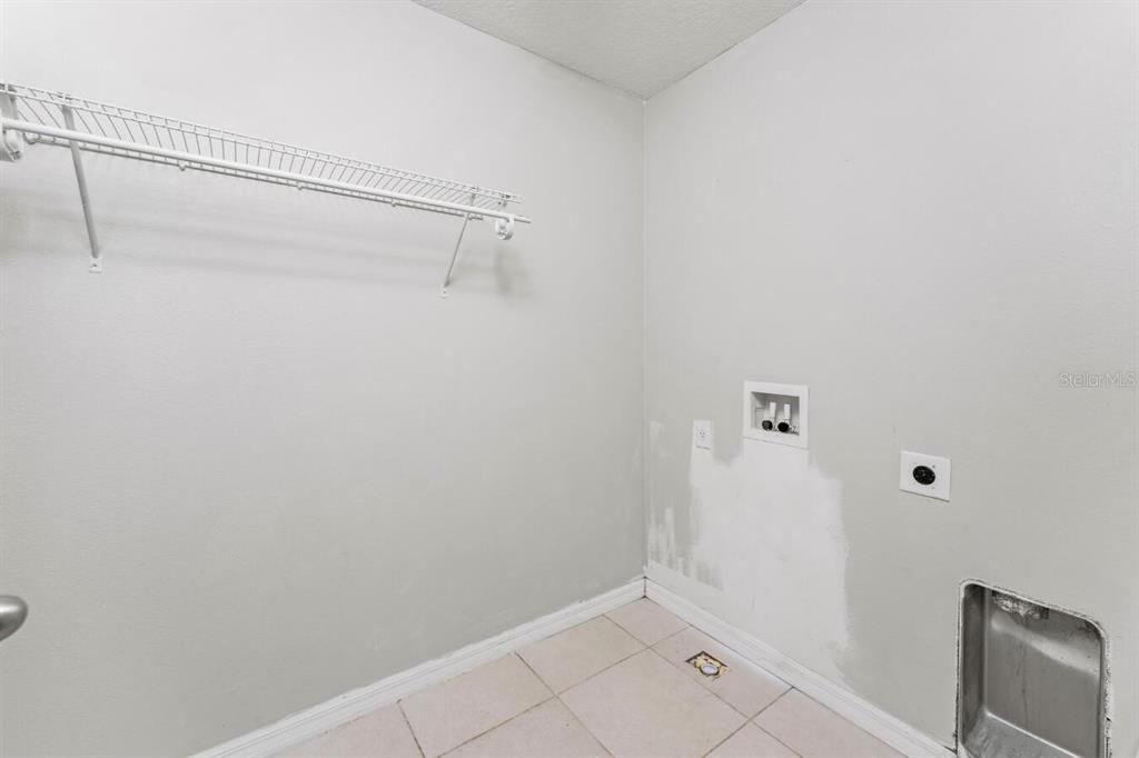 For Sale: $338,500 (5 beds, 3 baths, 2674 Square Feet)