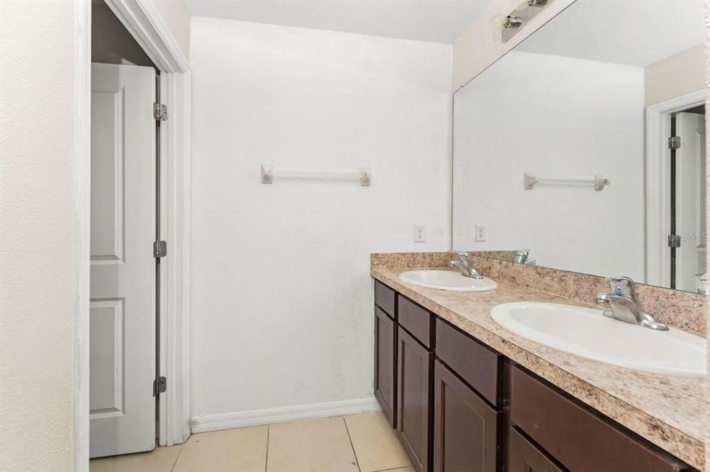 For Sale: $338,500 (5 beds, 3 baths, 2674 Square Feet)