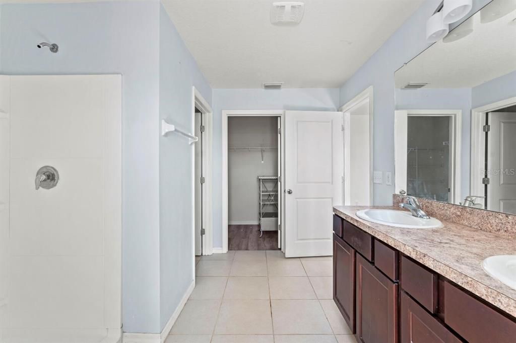 For Sale: $338,500 (5 beds, 3 baths, 2674 Square Feet)