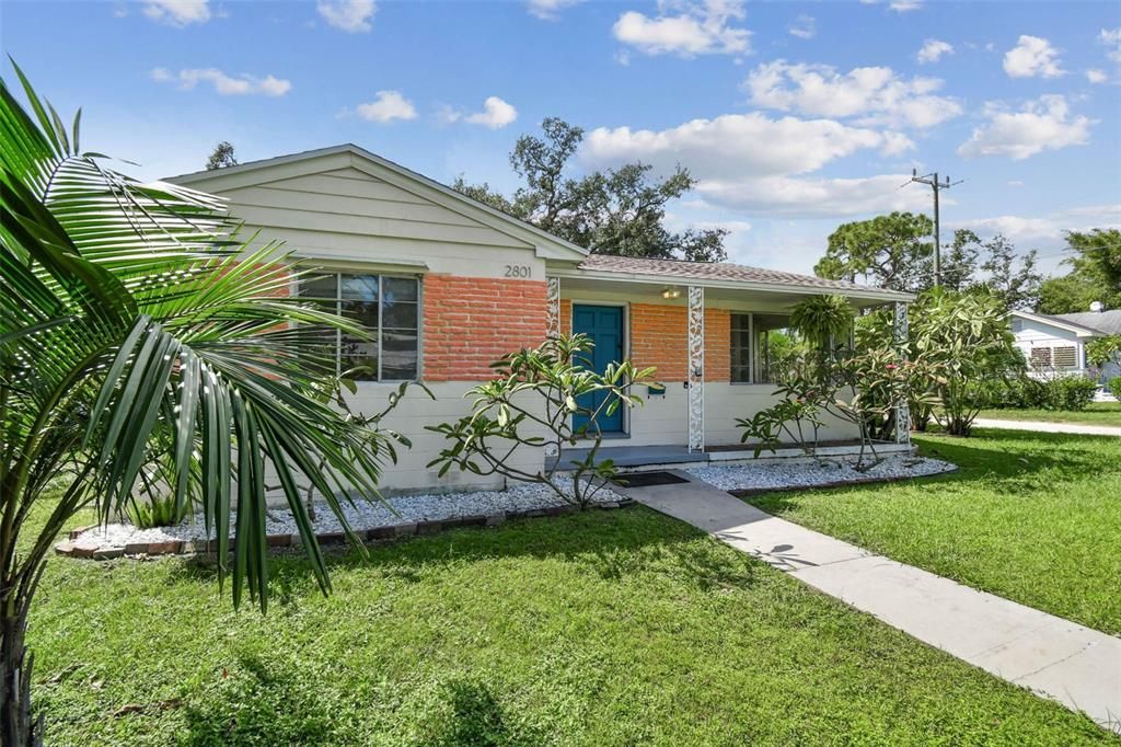 Active With Contract: $345,000 (2 beds, 1 baths, 1212 Square Feet)