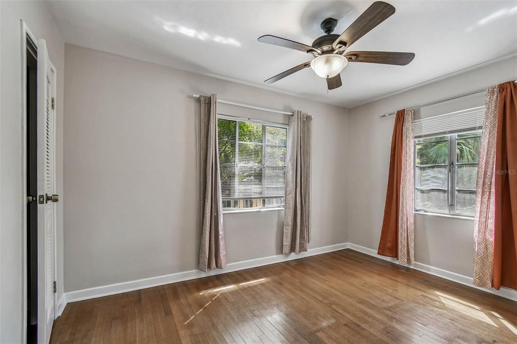 Active With Contract: $345,000 (2 beds, 1 baths, 1212 Square Feet)