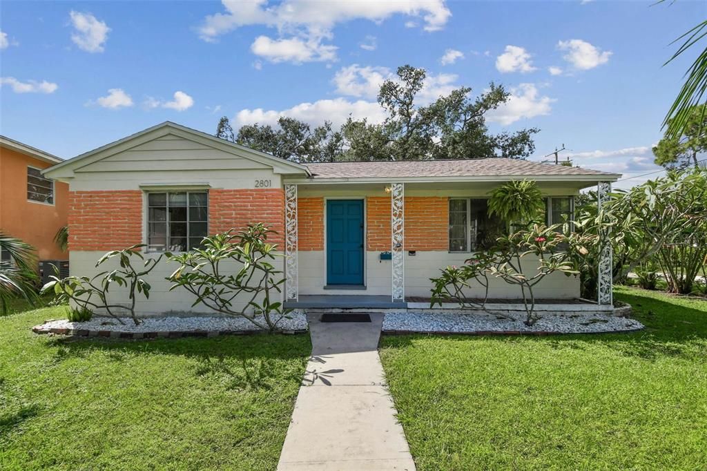 Active With Contract: $345,000 (2 beds, 1 baths, 1212 Square Feet)