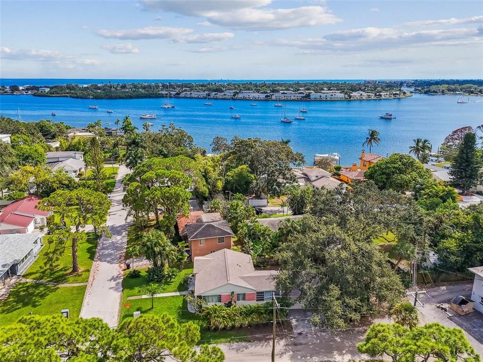 Active With Contract: $345,000 (2 beds, 1 baths, 1212 Square Feet)