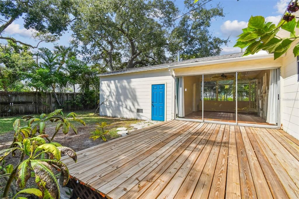 Active With Contract: $345,000 (2 beds, 1 baths, 1212 Square Feet)