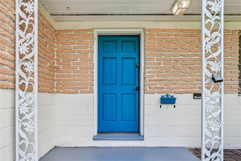 Active With Contract: $345,000 (2 beds, 1 baths, 1212 Square Feet)