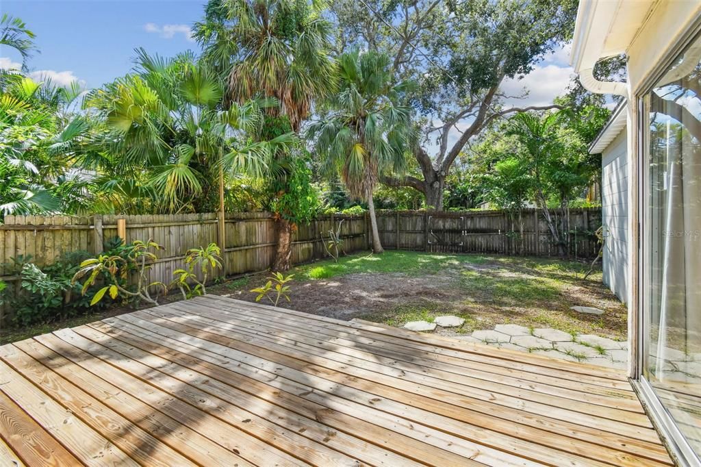 Active With Contract: $345,000 (2 beds, 1 baths, 1212 Square Feet)