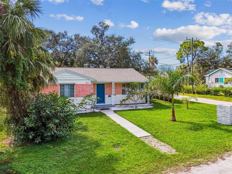 Active With Contract: $345,000 (2 beds, 1 baths, 1212 Square Feet)