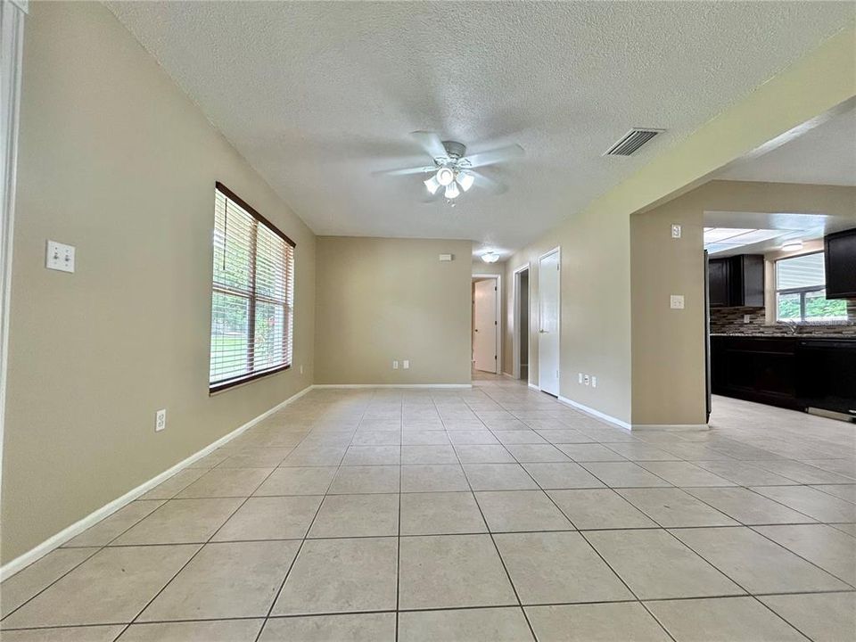 For Rent: $2,300 (4 beds, 2 baths, 1516 Square Feet)