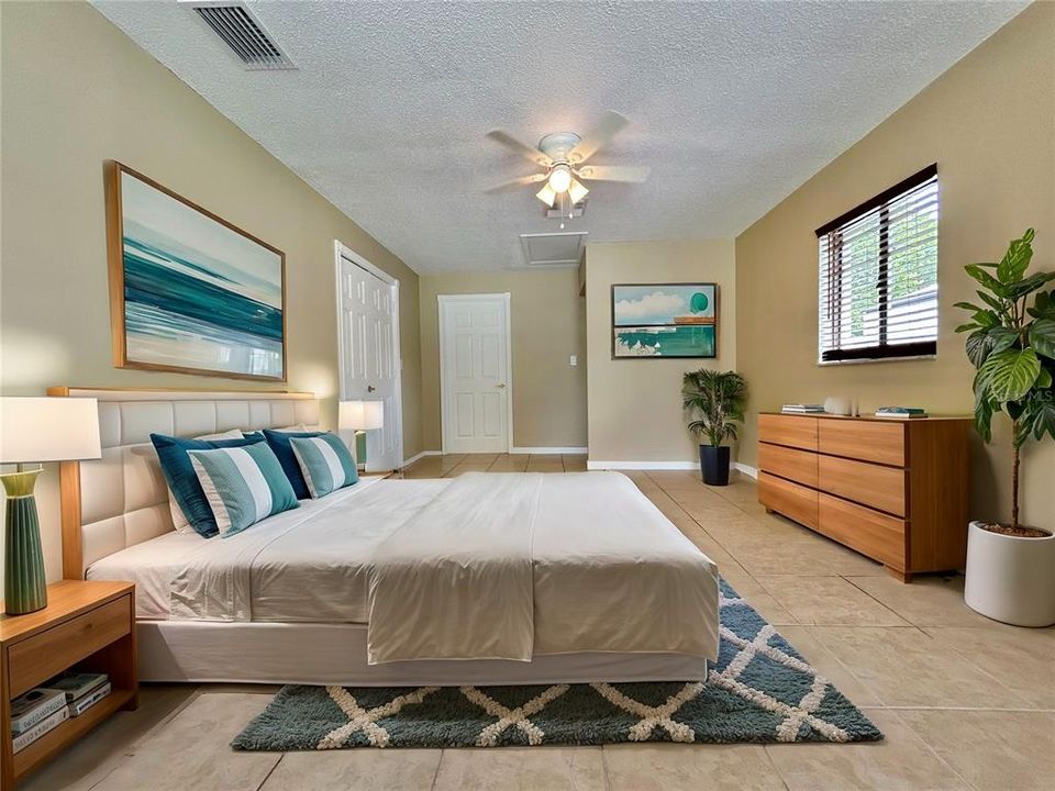 For Rent: $2,300 (4 beds, 2 baths, 1516 Square Feet)