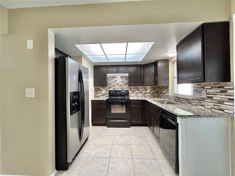 For Rent: $2,300 (4 beds, 2 baths, 1516 Square Feet)