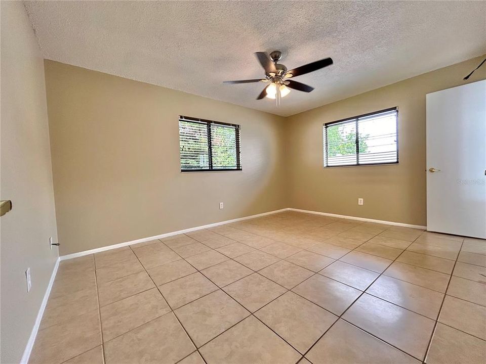 For Rent: $2,300 (4 beds, 2 baths, 1516 Square Feet)