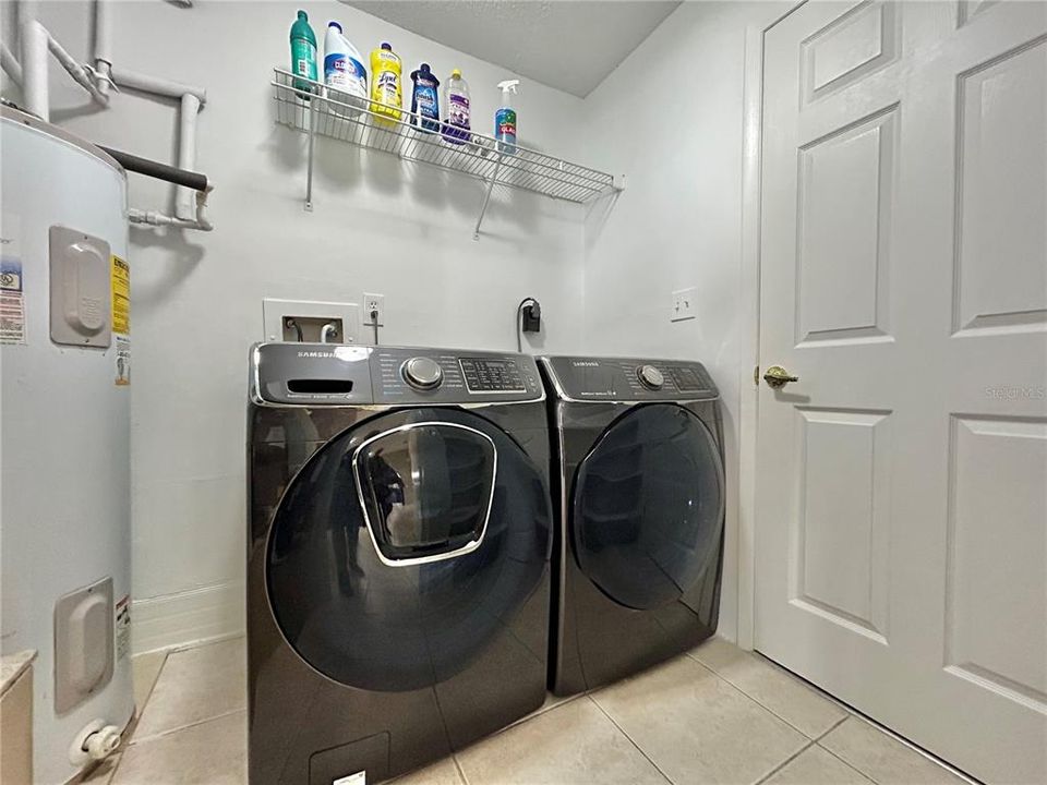 For Rent: $2,300 (4 beds, 2 baths, 1516 Square Feet)