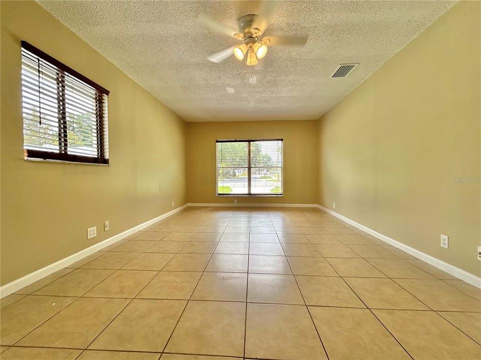 For Rent: $2,300 (4 beds, 2 baths, 1516 Square Feet)