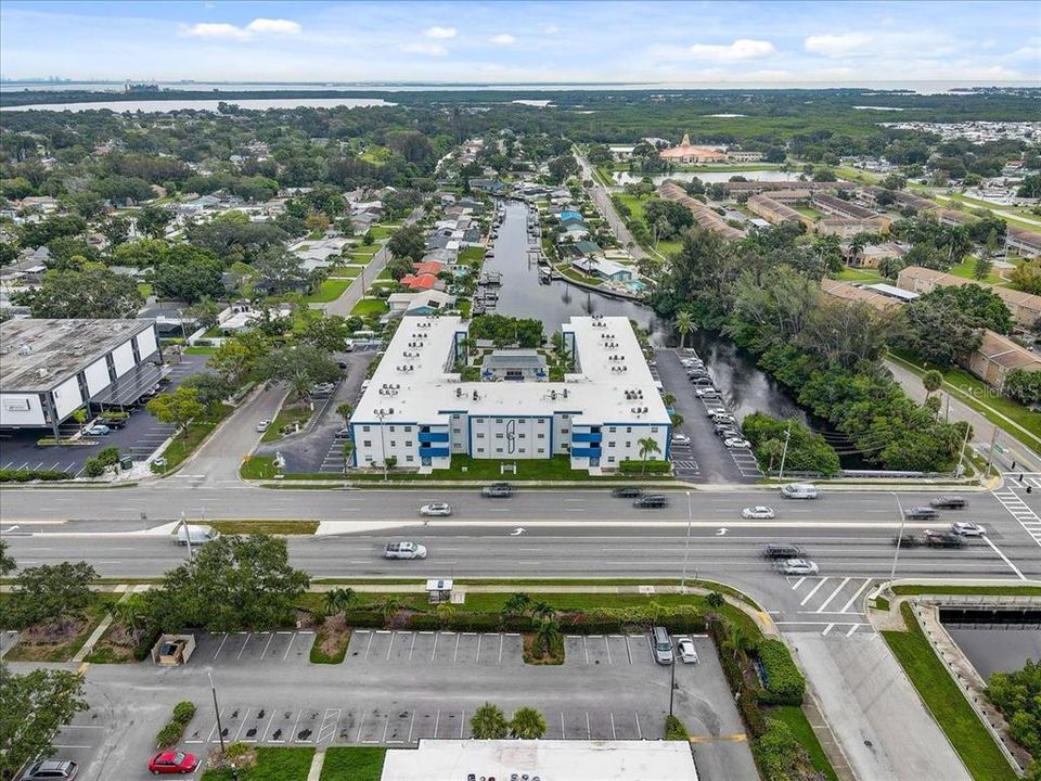 For Rent: $1,800 (2 beds, 1 baths, 915 Square Feet)