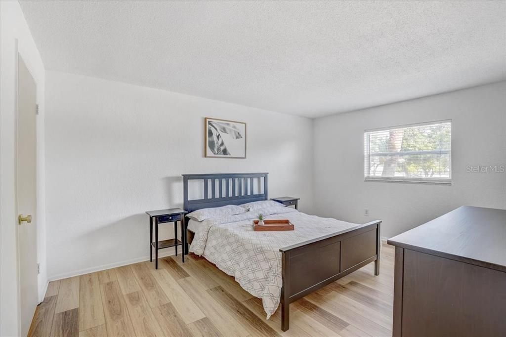 For Rent: $1,800 (2 beds, 1 baths, 915 Square Feet)