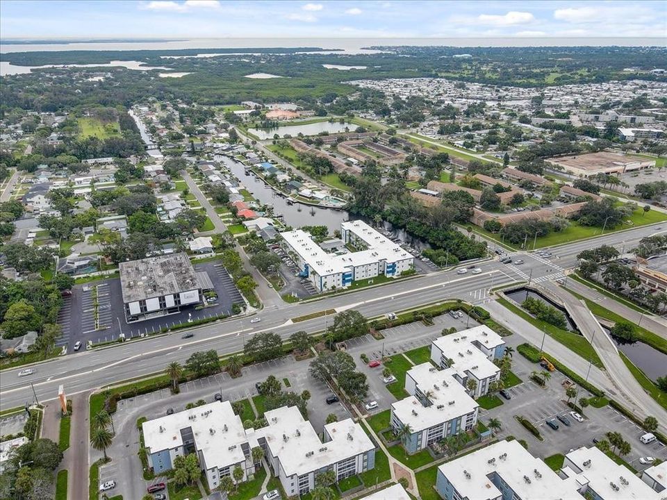 For Rent: $1,800 (2 beds, 1 baths, 915 Square Feet)