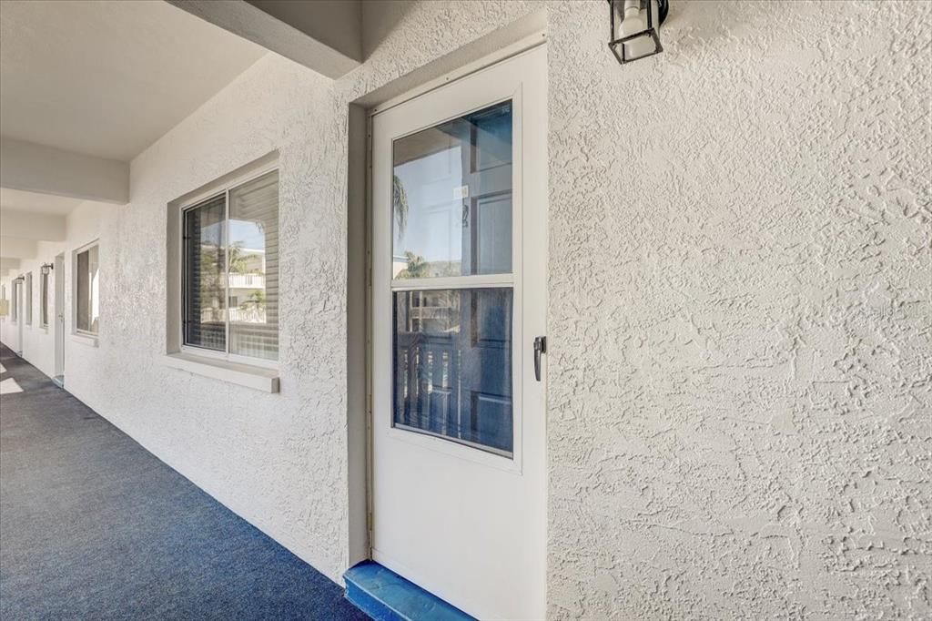 For Rent: $1,800 (2 beds, 1 baths, 915 Square Feet)