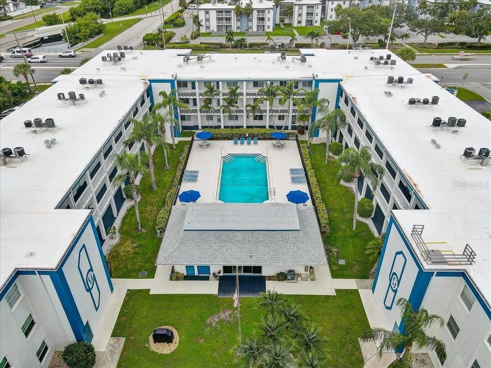 For Rent: $1,800 (2 beds, 1 baths, 915 Square Feet)