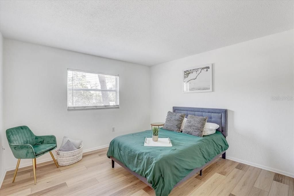 For Rent: $1,800 (2 beds, 1 baths, 915 Square Feet)