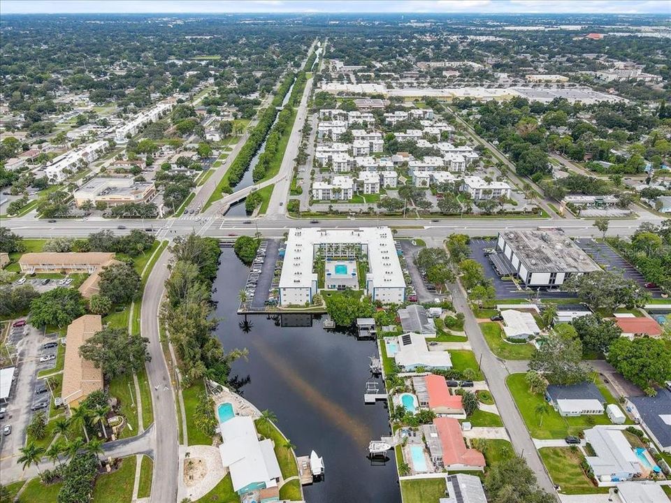 For Rent: $1,800 (2 beds, 1 baths, 915 Square Feet)