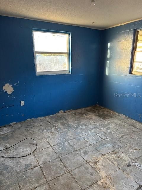 待售: $499,999 (0 贝兹, 0 浴室, 2400 平方英尺)