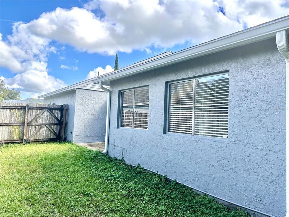 合同活跃: $340,000 (3 贝兹, 2 浴室, 1366 平方英尺)