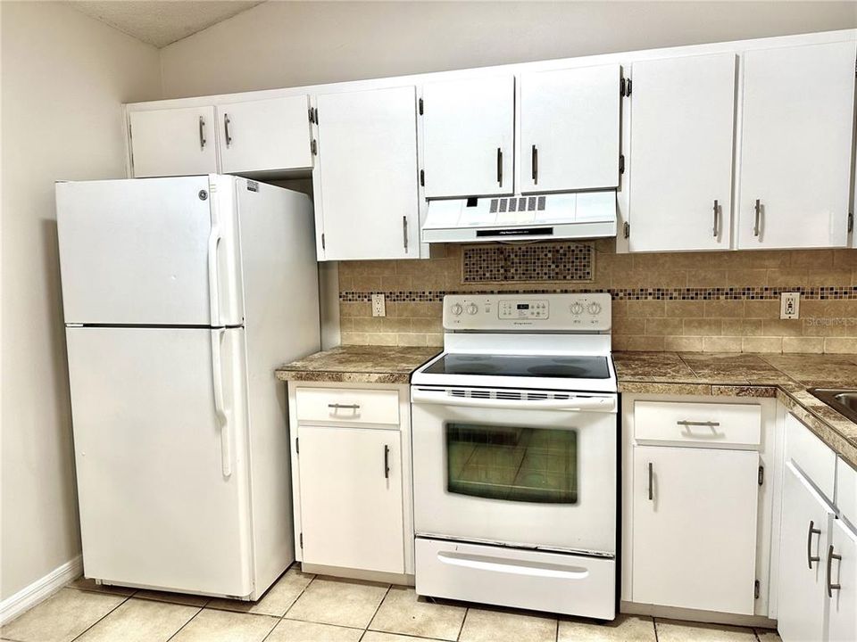 合同活跃: $340,000 (3 贝兹, 2 浴室, 1366 平方英尺)