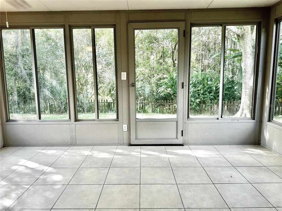 合同活跃: $340,000 (3 贝兹, 2 浴室, 1366 平方英尺)