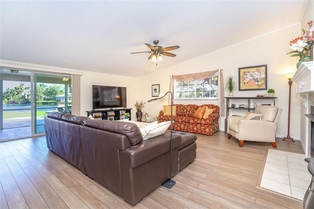 En Venta: $684,900 (3 camas, 2 baños, 1593 Pies cuadrados)