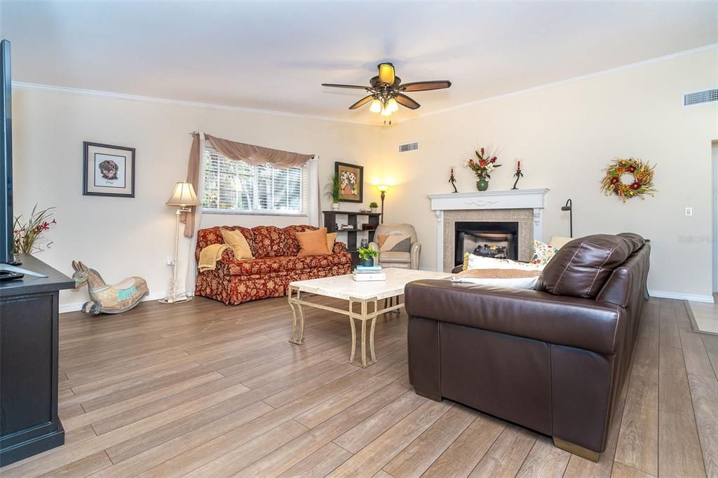 En Venta: $684,900 (3 camas, 2 baños, 1593 Pies cuadrados)