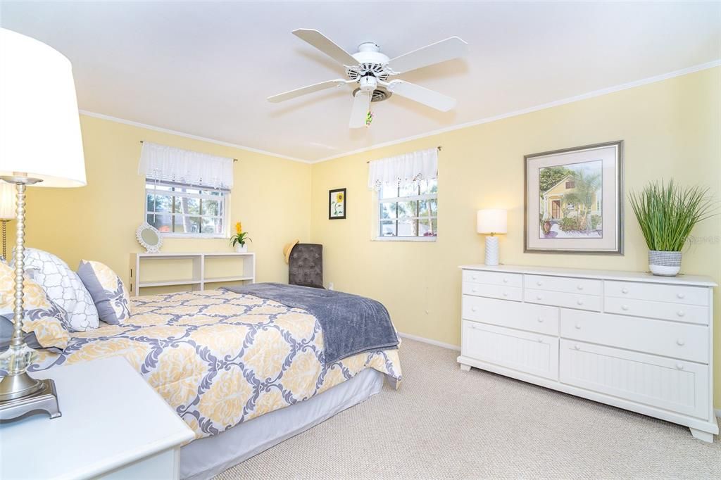 En Venta: $684,900 (3 camas, 2 baños, 1593 Pies cuadrados)