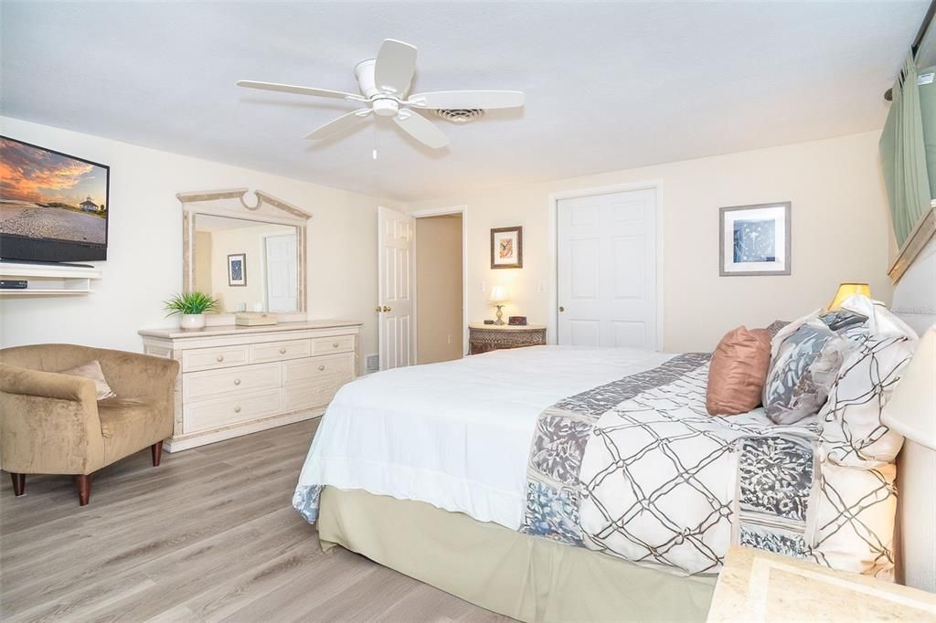 En Venta: $684,900 (3 camas, 2 baños, 1593 Pies cuadrados)