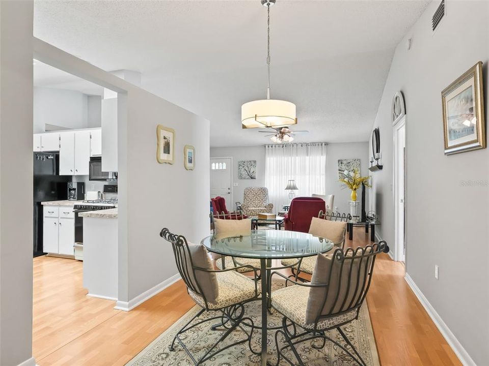 Activo con contrato: $244,900 (2 camas, 2 baños, 1468 Pies cuadrados)