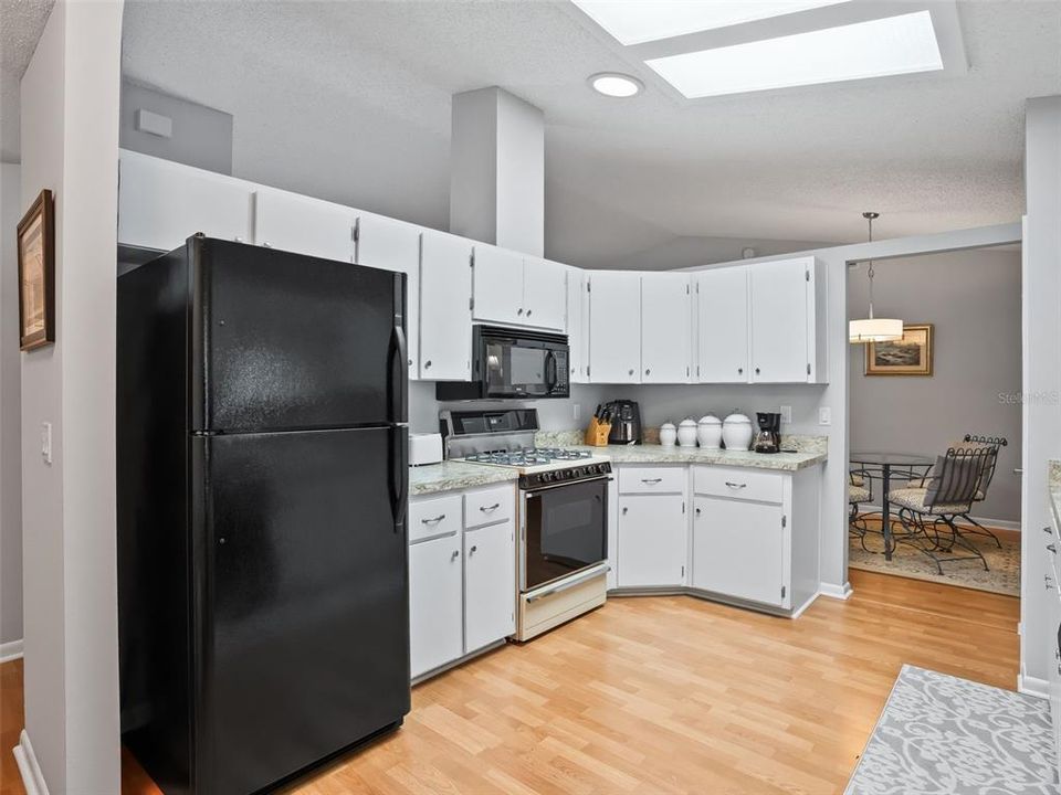 Activo con contrato: $244,900 (2 camas, 2 baños, 1468 Pies cuadrados)