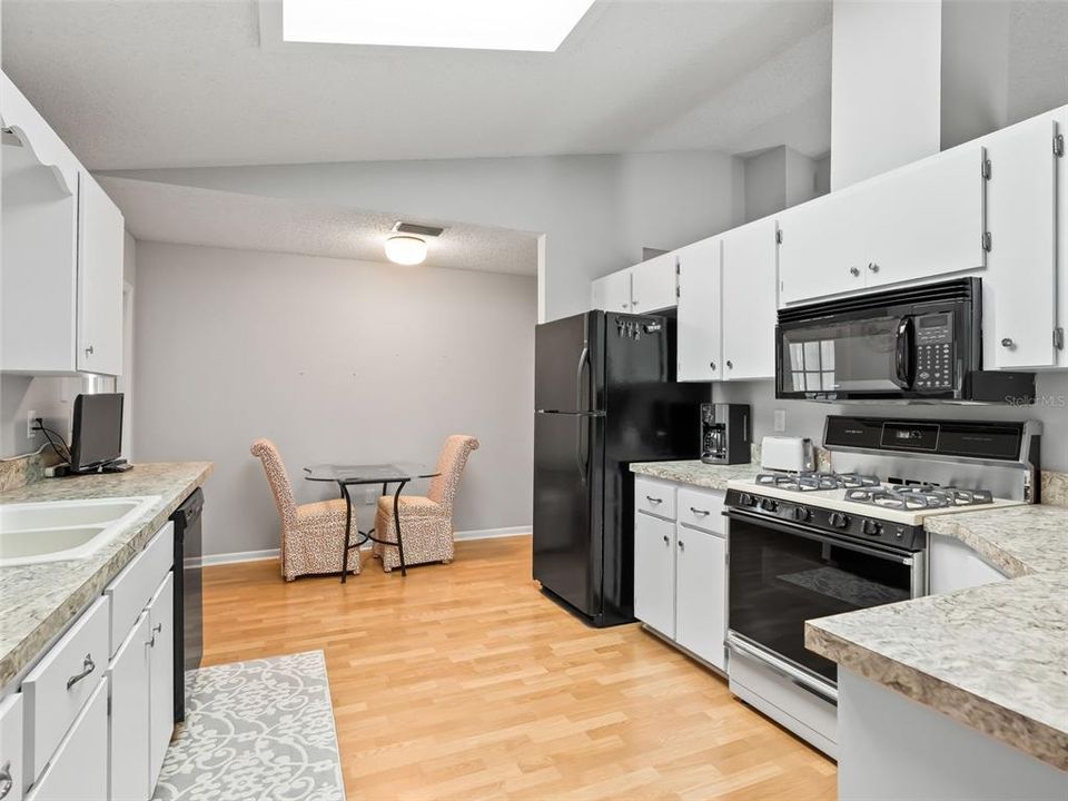 Activo con contrato: $244,900 (2 camas, 2 baños, 1468 Pies cuadrados)