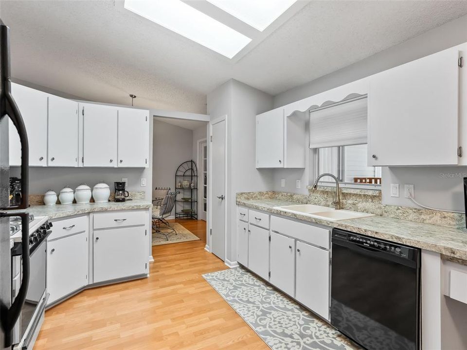 Activo con contrato: $244,900 (2 camas, 2 baños, 1468 Pies cuadrados)