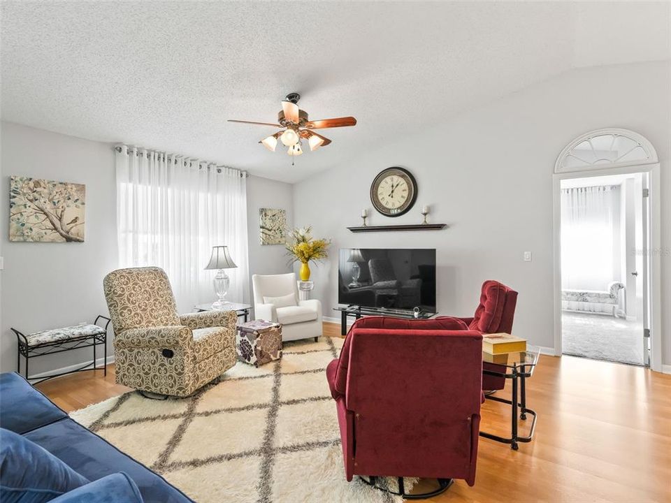 Activo con contrato: $244,900 (2 camas, 2 baños, 1468 Pies cuadrados)