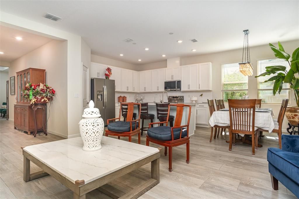 待售: $660,000 (4 贝兹, 2 浴室, 1916 平方英尺)