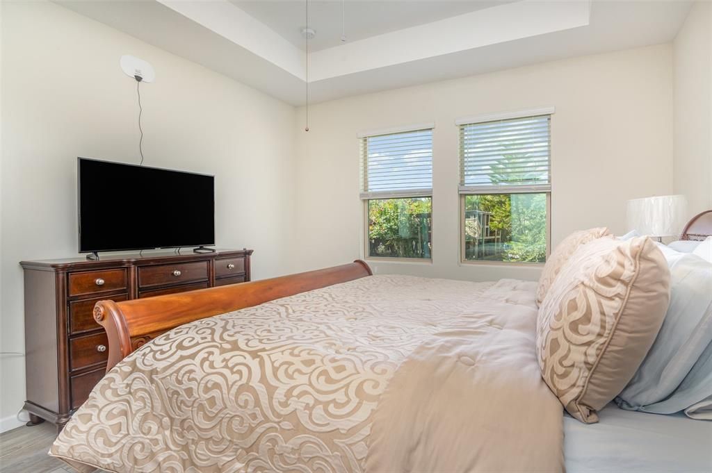 待售: $660,000 (4 贝兹, 2 浴室, 1916 平方英尺)