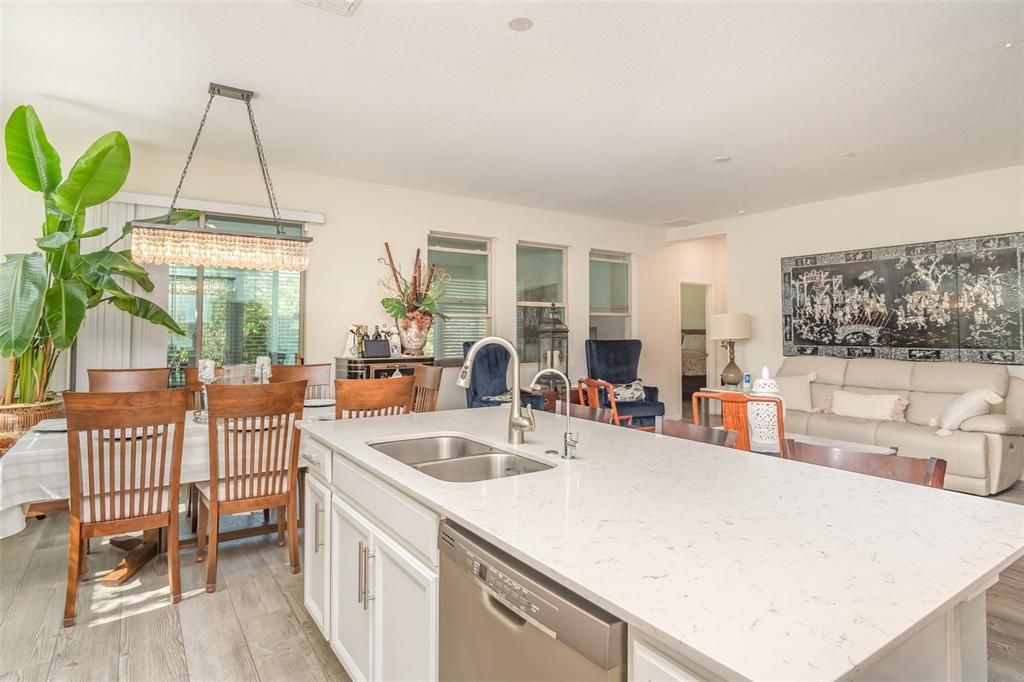 待售: $660,000 (4 贝兹, 2 浴室, 1916 平方英尺)