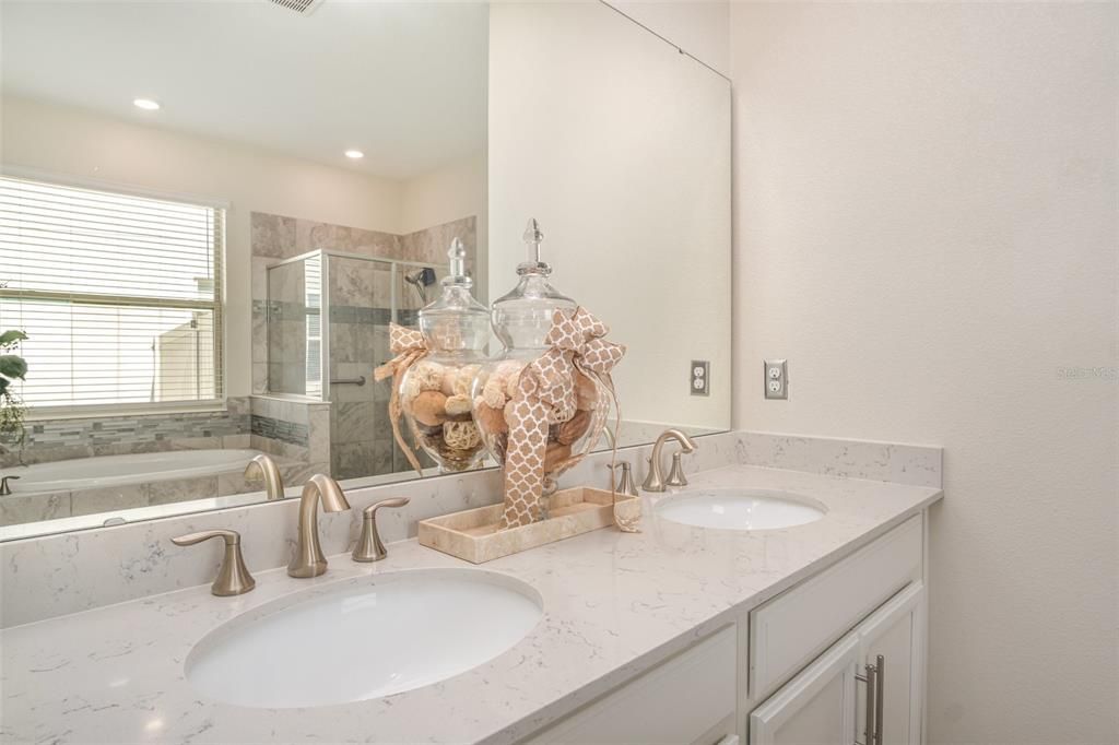 待售: $660,000 (4 贝兹, 2 浴室, 1916 平方英尺)