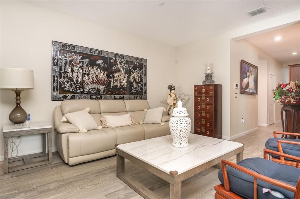 待售: $660,000 (4 贝兹, 2 浴室, 1916 平方英尺)