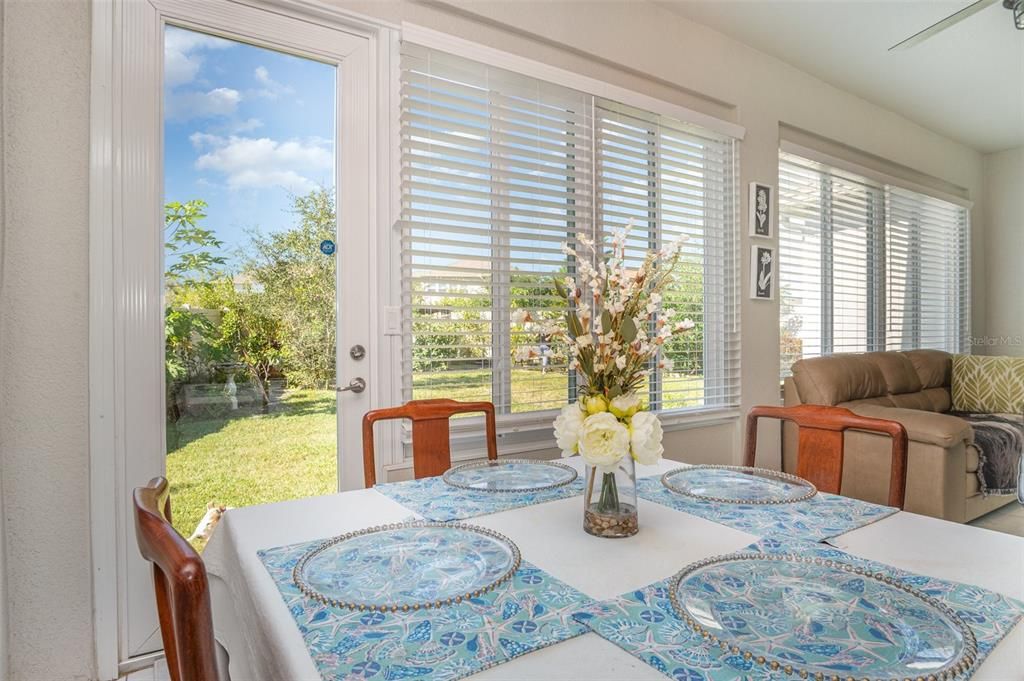 待售: $660,000 (4 贝兹, 2 浴室, 1916 平方英尺)