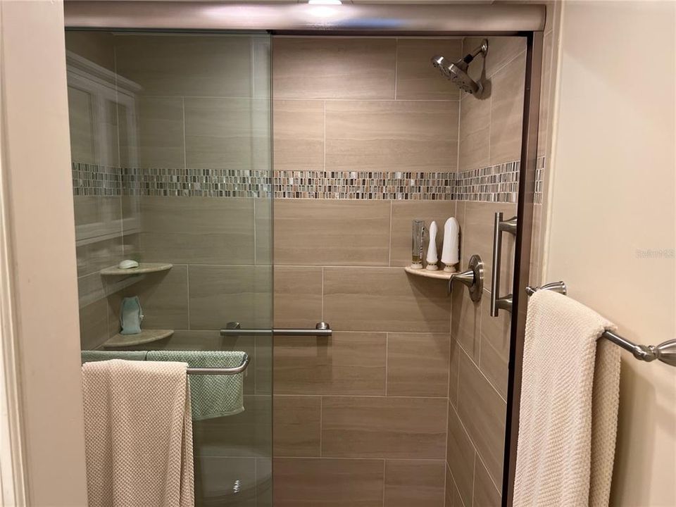 待售: $342,000 (2 贝兹, 2 浴室, 1232 平方英尺)