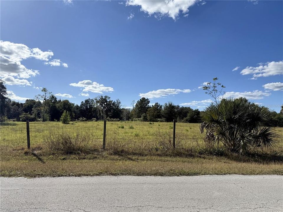 На продажу: $78,000 (2.77 acres)