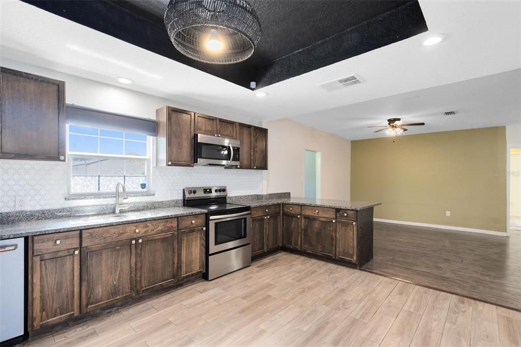 For Sale: $330,000 (3 beds, 2 baths, 1712 Square Feet)