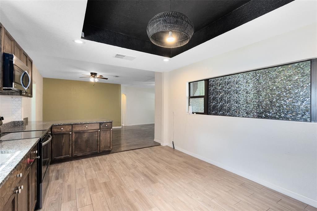 For Sale: $330,000 (3 beds, 2 baths, 1712 Square Feet)