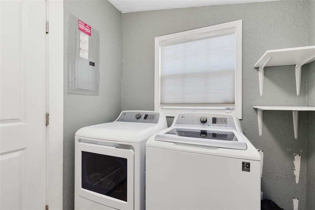 For Sale: $330,000 (3 beds, 2 baths, 1712 Square Feet)