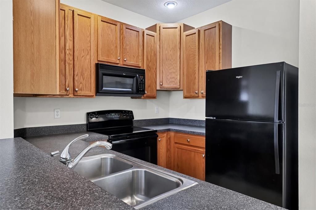 Active With Contract: $2,000 (3 beds, 2 baths, 1210 Square Feet)
